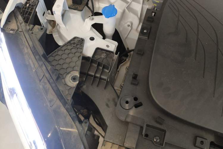 Used Hongqi Tiangong 08 2025 520 Max Rear-Drive Version Engine Bay Right