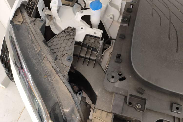 Used Hongqi Tiangong 08 2025 520 Max Rear-Drive Version Engine Bay Right