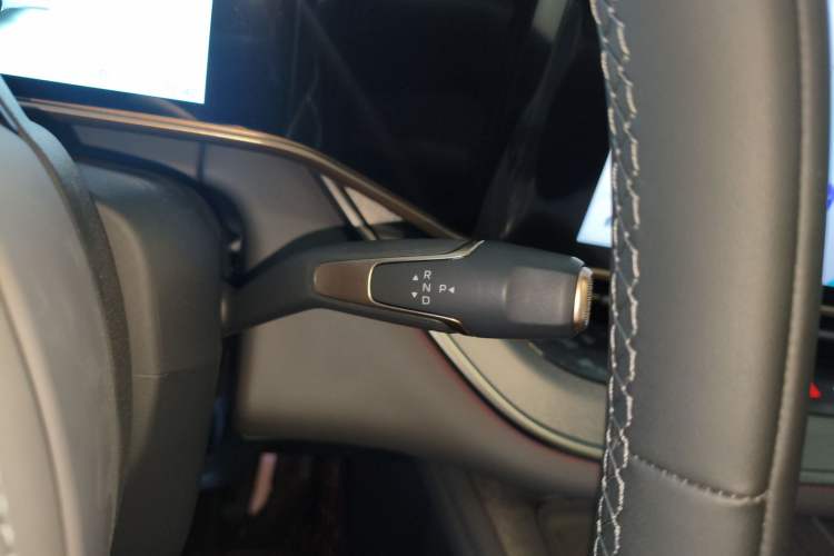 Used Hongqi Tiangong 08 2025 520 Max Rear-Drive Version Gear Lever