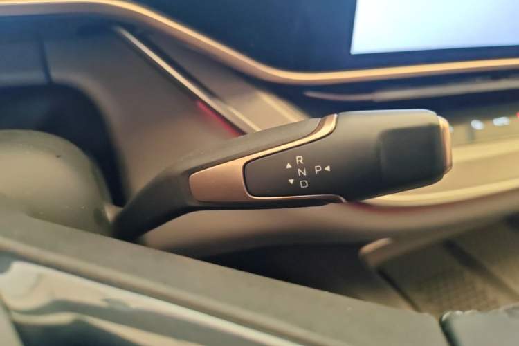 Used Hongqi Tiangong 08 2025 730 Max Rear-Drive Version Gear Lever