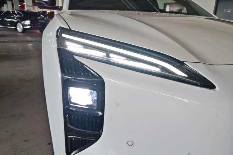 Used Hongqi Tiangong 08 2025 565 Ultra Four-Wheel Drive Version Right Front Headlight