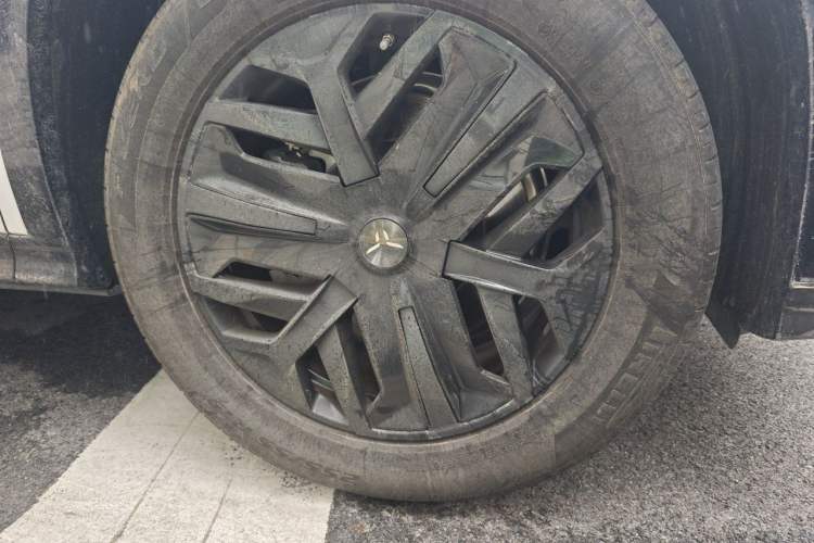 Used Hongqi Tiangong 08 2025 605 Smart Selection Edition Right Front Wheel Hub