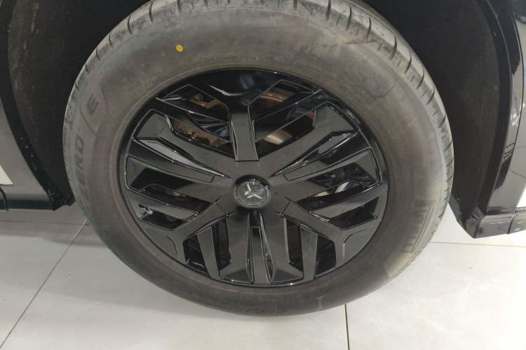 Used Hongqi Tiangong 08 2025 520 Max Rear-Drive Version Right Front Wheel Hub