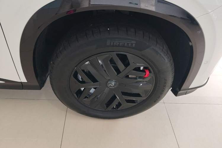 Used Hongqi Tiangong 08 2025 605 Max Rear-Drive Version Right Front Wheel Hub