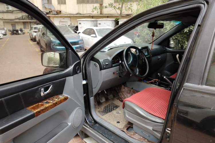 Used Huanghai Aolong CUV 2010 2.0L Two-Wheel-Drive DD6470 Standard Version Driver Seat