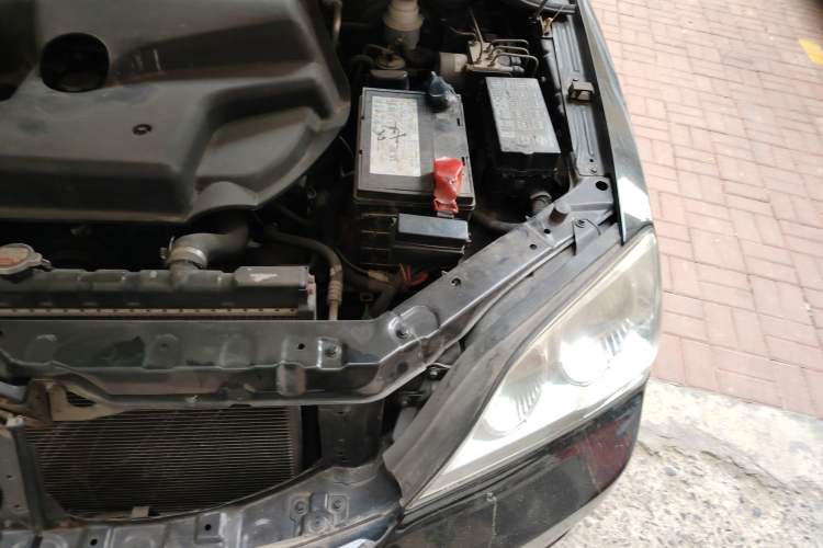 Used Huanghai Aolong CUV 2010 2.0L Two-Wheel-Drive DD6470 Standard Version Engine Bay Left