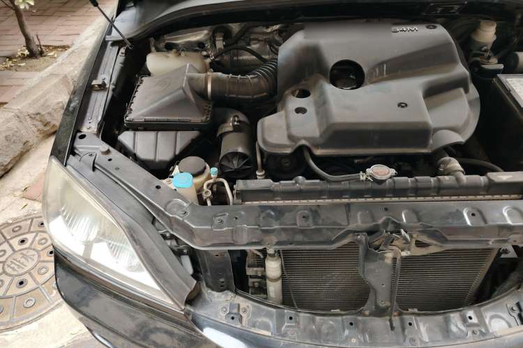 Used Huanghai Aolong CUV 2010 2.0L Two-Wheel-Drive DD6470 Standard Version Engine Bay Right
