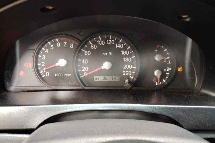 Used Huanghai Aolong CUV 2010 2.0L Two-Wheel-Drive DD6470 Standard Version Odometer Close Up