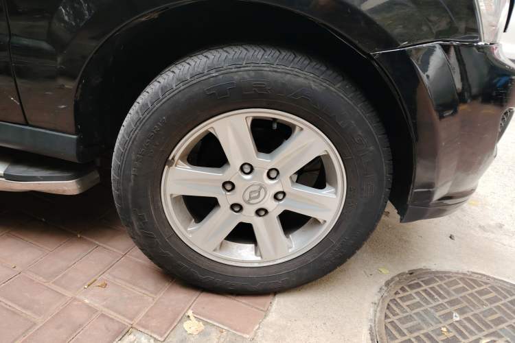 Used Huanghai Aolong CUV 2010 2.0L Two-Wheel-Drive DD6470 Standard Version Right Front Wheel Hub