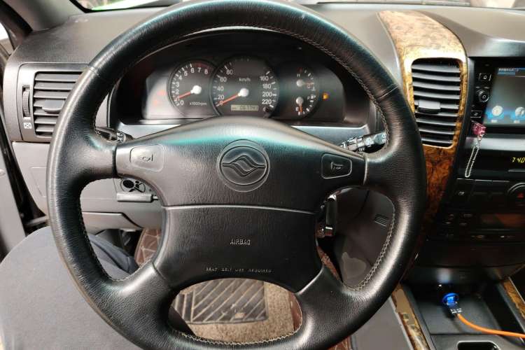Used Huanghai Aolong CUV 2010 2.0L Two-Wheel-Drive DD6470 Standard Version Steering Wheel