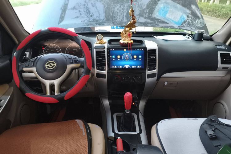 Used Huanghai Challenger SUV 2010 2.0L Two-Wheel Drive DD6490P Center Console