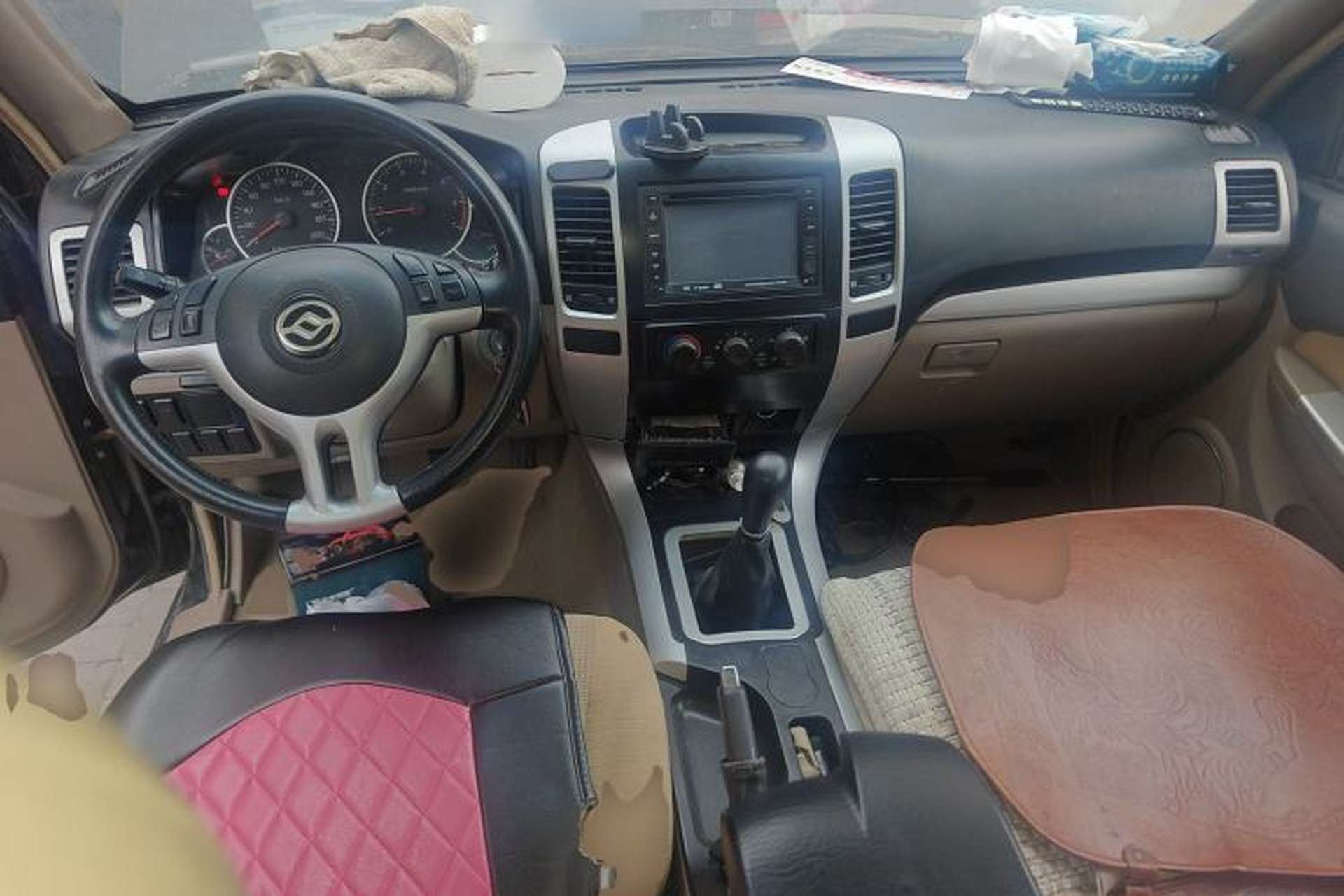 Used Huanghai Challenger SUV 2010 2.0L Two-Wheel Drive DD6490P Center Console
