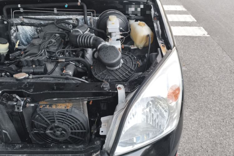 Used Huanghai Challenger SUV 2010 2.0L Two-Wheel Drive DD6490P Engine Bay Left
