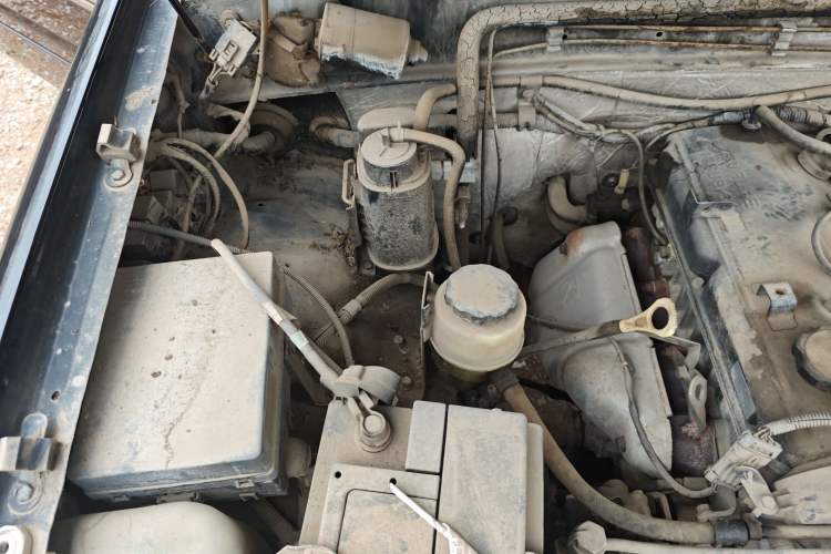 Used Huanghai Challenger SUV 2010 2.0L Two-Wheel Drive DD6490P Engine Bay Right