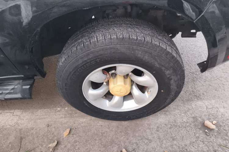 Used Huanghai Challenger SUV 2010 2.0L Two-Wheel Drive DD6490P Right Front Wheel Hub