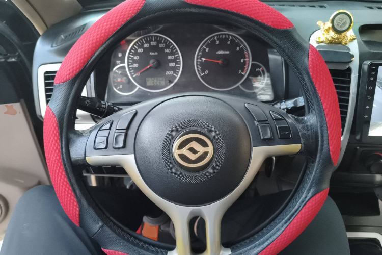 Used Huanghai Challenger SUV 2010 2.0L Two-Wheel Drive DD6490P Steering Wheel