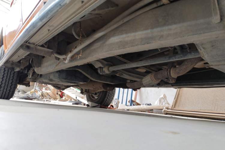Used Huanghai Challenger SUV 2010 2.0L Two-Wheel Drive DD6490P Chassis Front Right
