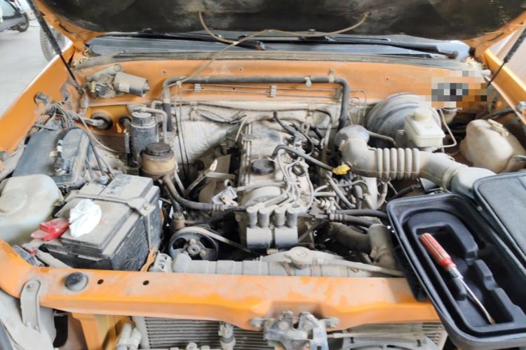 Used Huanghai Challenger SUV 2010 2.0L Two-Wheel Drive DD6490P Engine Bay