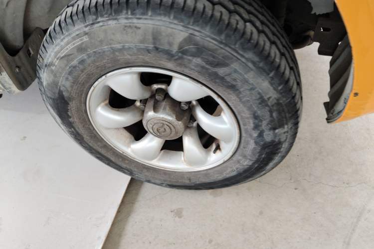 Used Huanghai Challenger SUV 2010 2.0L Two-Wheel Drive DD6490P Right Front Wheel Hub