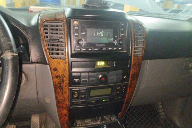 Used Huanghai Da Chaishen 2012 2.4L Supreme Edition Two-Wheel-Drive Standard Version 4G69S4N Audio And AC Panel