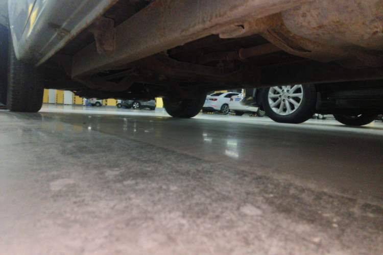Used Huanghai Da Chaishen 2012 2.4L Supreme Edition Two-Wheel-Drive Standard Version 4G69S4N Chassis Front Left