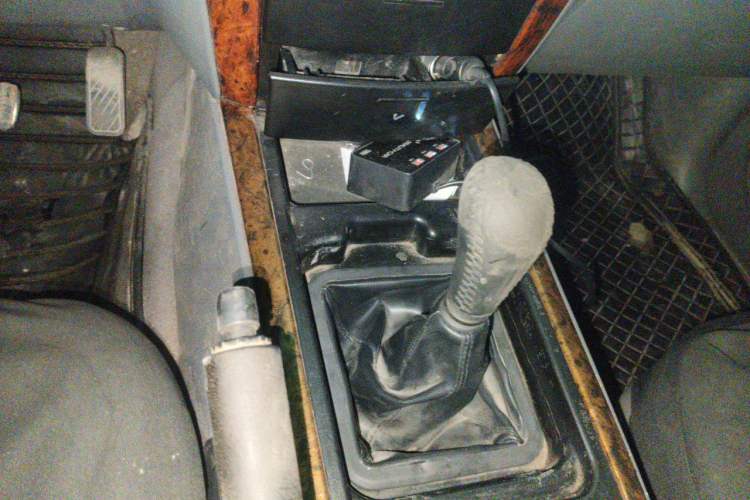Used Huanghai Da Chaishen 2012 2.4L Supreme Edition Two-Wheel-Drive Standard Version 4G69S4N Gear Lever