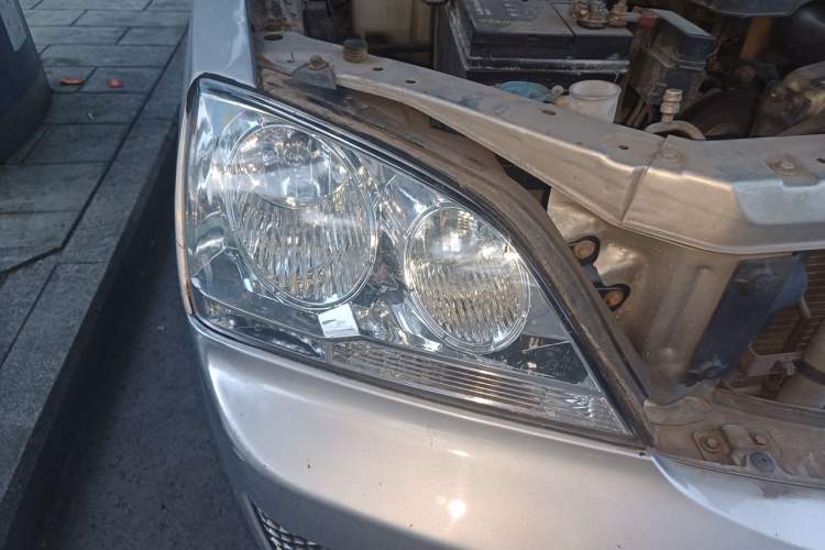Used Huanghai Da Chaishen 2012 3.2T Ultimate Edition Two-Wheel Drive Standard Version CA4DC2-10E4 Right Front Headlight