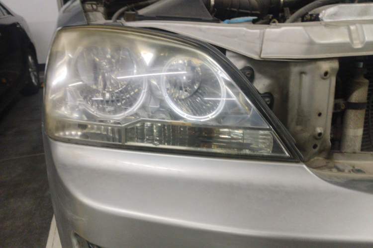 Used Huanghai Da Chaishen 2012 2.4L Supreme Edition Two-Wheel-Drive Standard Version 4G69S4N Right Front Headlight