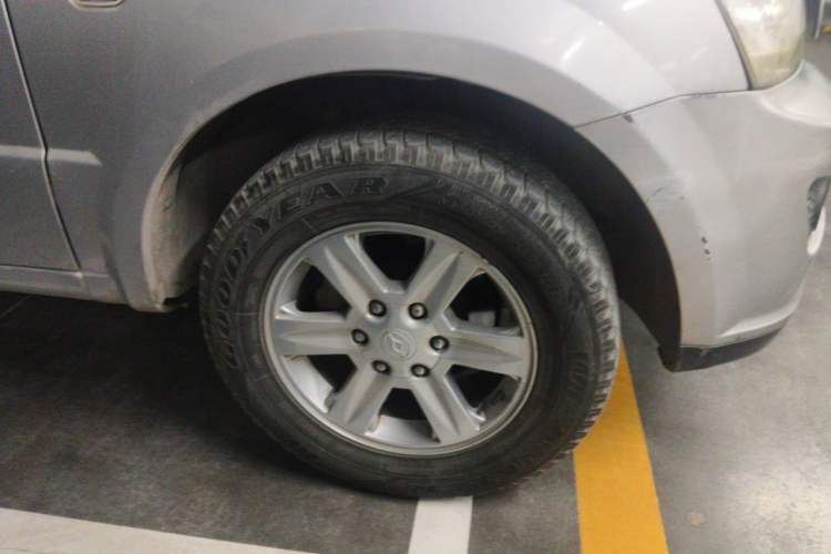 Used Huanghai Da Chaishen 2012 2.4L Supreme Edition Two-Wheel-Drive Standard Version 4G69S4N Right Front Wheel Hub