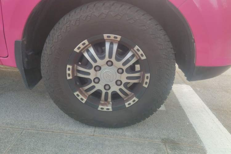 Used Huanghai Da Niu  Right Front Wheel Hub