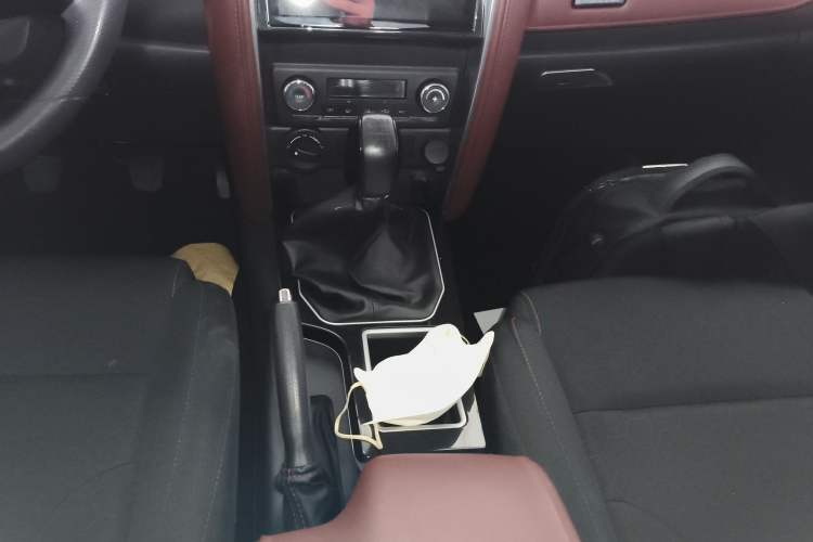 Used Huanghai Da Niu 2022 2.8T Pioneer Edition Manual Diesel 4x4 Value-Added Flatbed Cargo Box JE493ZLQ6H Gear Lever