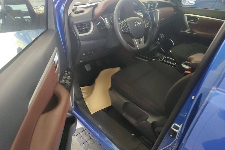 Used Huanghai Da Niu 2022 2.8T Pioneer Edition Manual Diesel 4x4 Value-Added Flatbed Cargo Box JE493ZLQ6H Interior 2