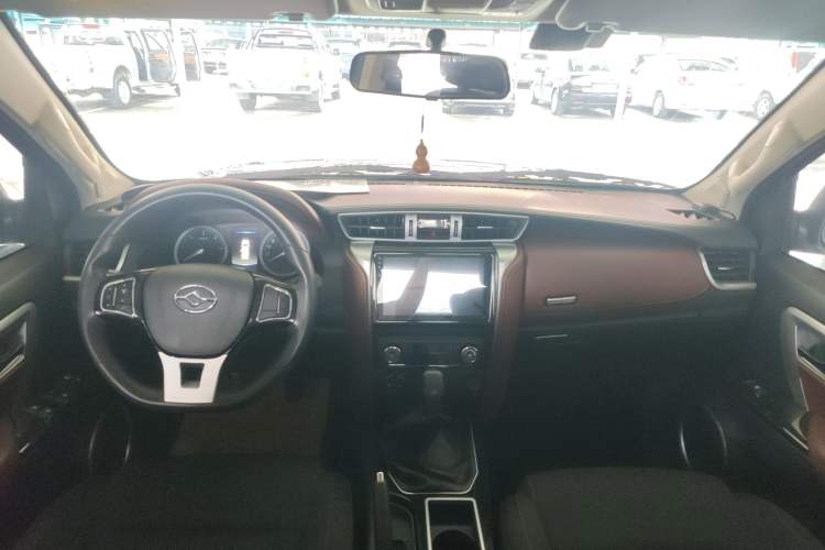 Used Huanghai Da Niu 2022 2.8T Pioneer Edition Manual Diesel 4x4 Value-Added Flatbed Cargo Box JE493ZLQ6H Interior 3