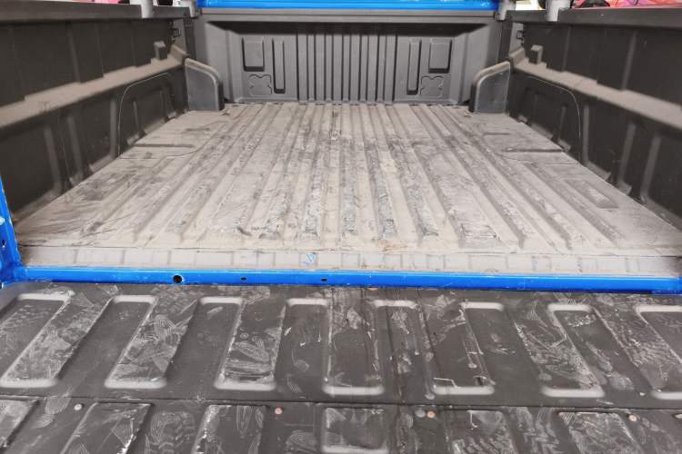 Used Huanghai Da Niu 2022 2.8T Pioneer Edition Manual Diesel 4x4 Value-Added Flatbed Cargo Box JE493ZLQ6H Trunk