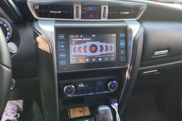 Used Huanghai Da Niu 2022 2.8T Pioneer Edition Manual Diesel 2WD Value-Driven Flat-Bed Cargo Box JE493ZLQ6H Audio And AC Panel