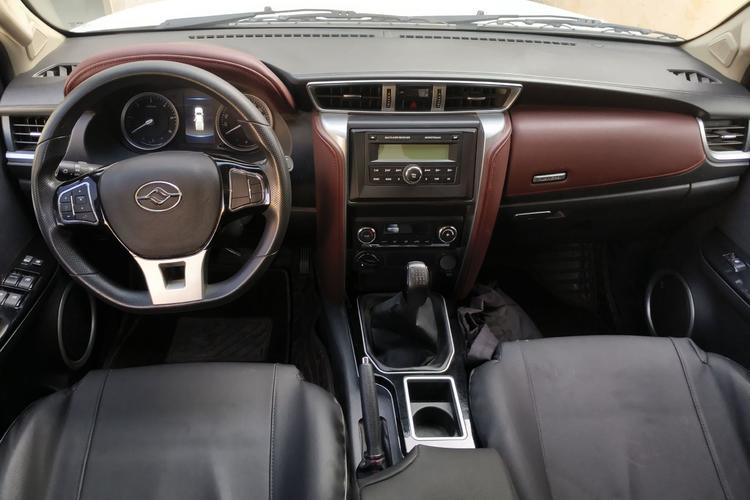 Used Huanghai Da Niu 2022 2.8T Pioneer Edition Manual Diesel 4x4 Value-Added Flatbed Cargo Box JE493ZLQ6H Center Console