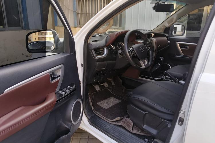 Used Huanghai Da Niu 2022 2.8T Pioneer Edition Manual Diesel 4x4 Value-Added Flatbed Cargo Box JE493ZLQ6H Driver Seat