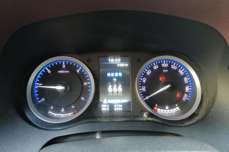Used Huanghai Da Niu 2022 2.8T Pioneer Edition Manual Diesel 4x4 Value-Added Flatbed Cargo Box JE493ZLQ6H Instrument Cluster