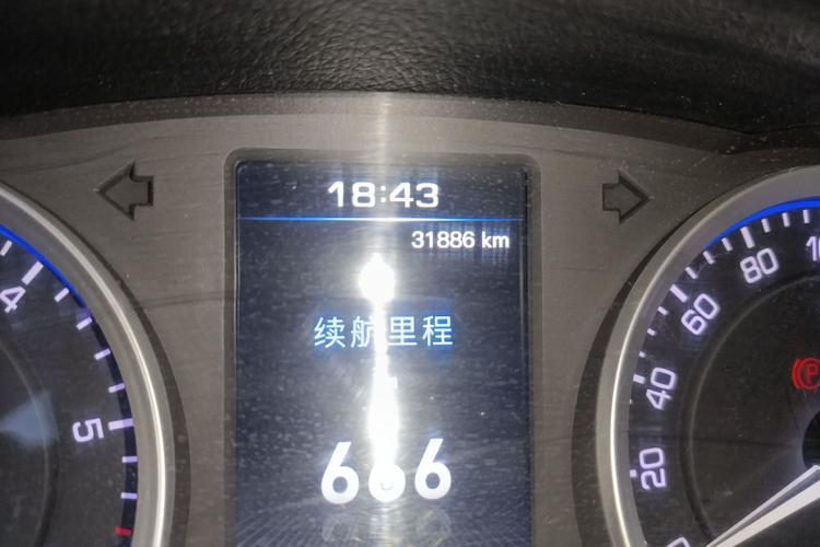 Used Huanghai Da Niu 2022 2.8T Pioneer Edition Manual Diesel 4x4 Value-Added Flatbed Cargo Box JE493ZLQ6H Odometer Close Up