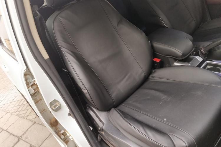 Used Huanghai Da Niu 2022 2.8T Pioneer Edition Manual Diesel 4x4 Value-Added Flatbed Cargo Box JE493ZLQ6H Right Front Seat