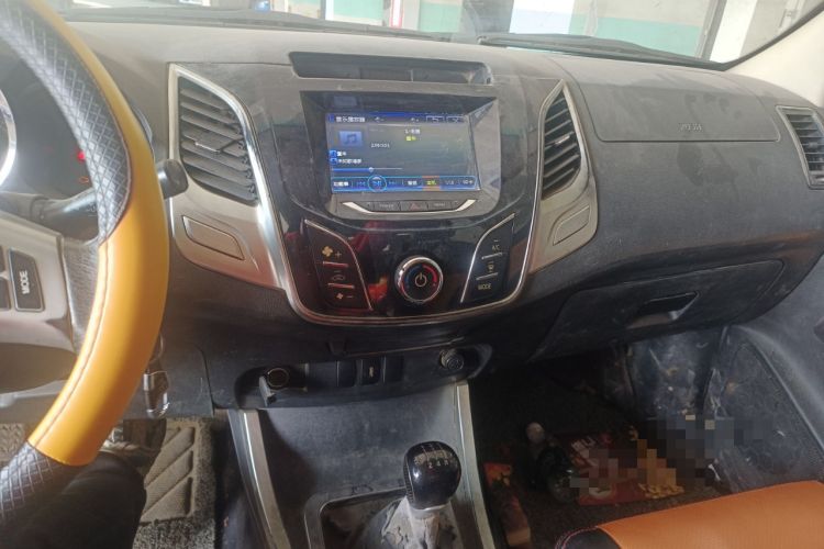 Used Huanghai Jiaolong 2015 2.8T Four-Wheel Drive Diesel Sport Edition JE493ZLQ4CB Audio And AC Panel