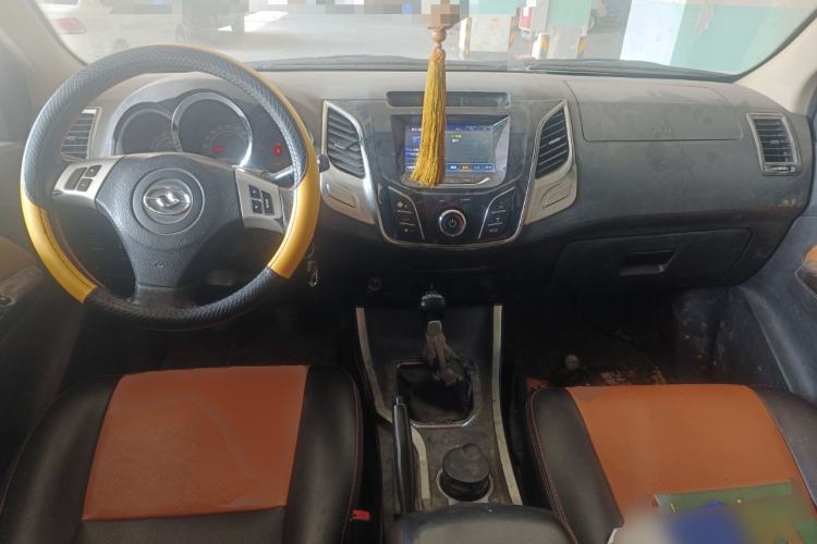 Used Huanghai Jiaolong 2015 2.8T Four-Wheel Drive Diesel Sport Edition JE493ZLQ4CB Center Console
