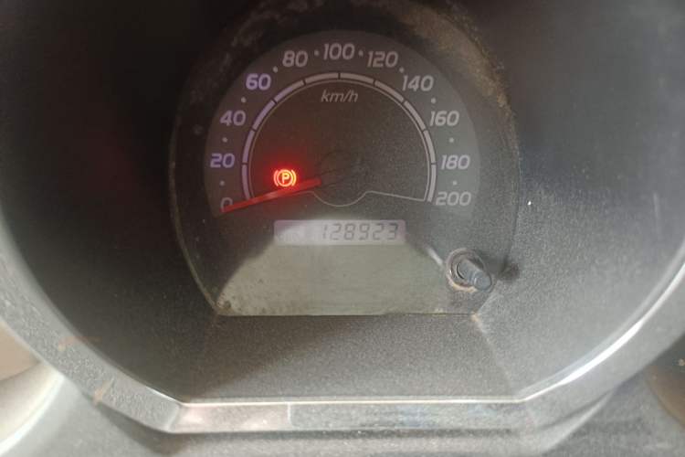Used Huanghai Jiaolong 2015 2.8T Four-Wheel Drive Diesel Sport Edition JE493ZLQ4CB Odometer Close Up