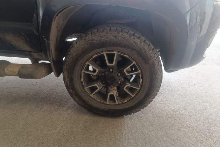 Used Huanghai Jiaolong 2015 2.8T Four-Wheel Drive Diesel Sport Edition JE493ZLQ4CB Right Front Wheel Hub