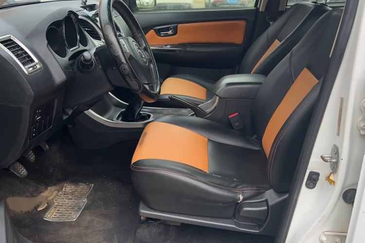 Used Huanghai Jiaolong 2015 2.8T Two-Wheel Drive Diesel Sport Edition JE493ZLQ4CB Interior 1
