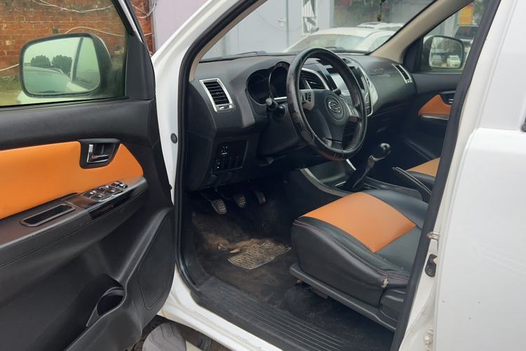 Used Huanghai Jiaolong 2015 2.8T Two-Wheel Drive Diesel Sport Edition JE493ZLQ4CB Interior 2