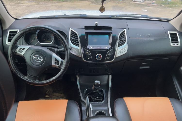 Used Huanghai Jiaolong 2015 2.8T Two-Wheel Drive Diesel Sport Edition JE493ZLQ4CB Interior 3