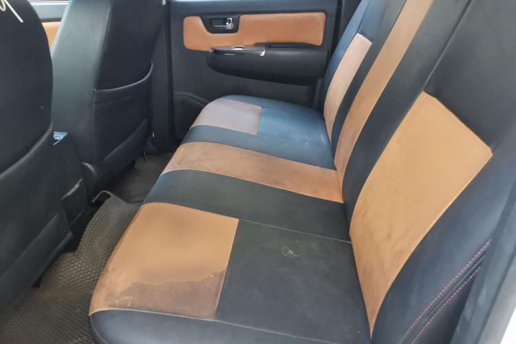 Used Huanghai Jiaolong 2015 2.8T Two-Wheel Drive Diesel Sport Edition JE493ZLQ4CB Left Rear Seat