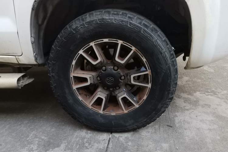 Used Huanghai Jiaolong 2015 2.8T Two-Wheel Drive Diesel Sport Edition JE493ZLQ4CB Right Front Wheel Hub