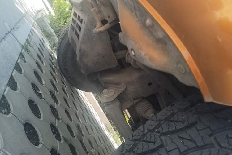 Used Huanghai Jiaolong 2015 2.8T Two-Wheel-Drive Diesel Supreme Edition JE493ZLQ4CB Chassis Front